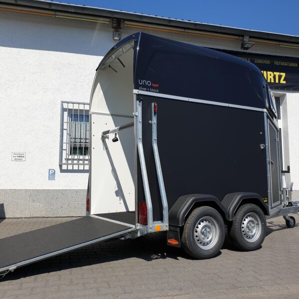 Pferdeanhänger Böckmann UNO Esprit silver & black Haube black 1600kg Modell 2026